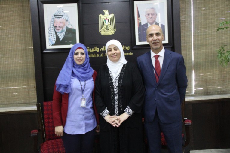 د.غنام تسلم كراسي كهربائية بدعم من بنك الأردن لعدد من ذوي الإعاقة