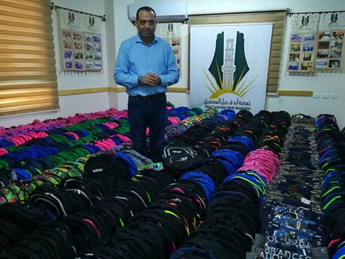 إطلاق حملة لتوزيع الحقائب والزي المدرسي بنابلس