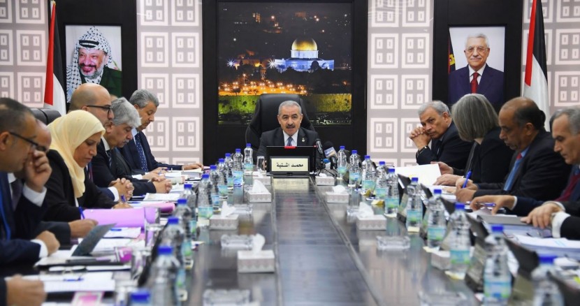 اشتية: الحكومة تريد خدمة ومساندة أبناء شعبنا في غزة