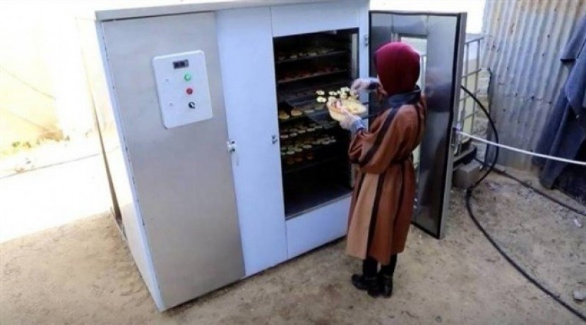 شابة في غزة تبتكر جهازاً لتجفيف الطعام