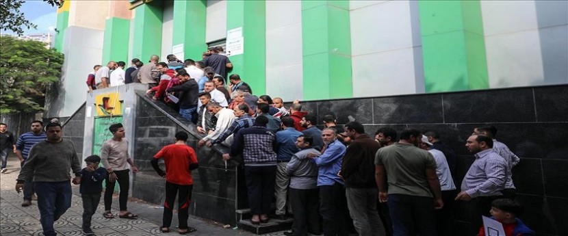 مالية غزة تستكمل صرف المنحة القطرية لفئة 3000 شيقل فأعلى