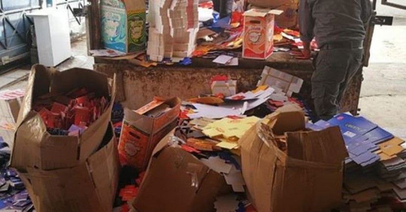 وقائي جنين يضبط مصنعًا لتغليف الدخان المزور