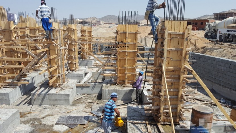 العصار: تسريح 70 ألف عامل من قطاع الانشاءات بغزة