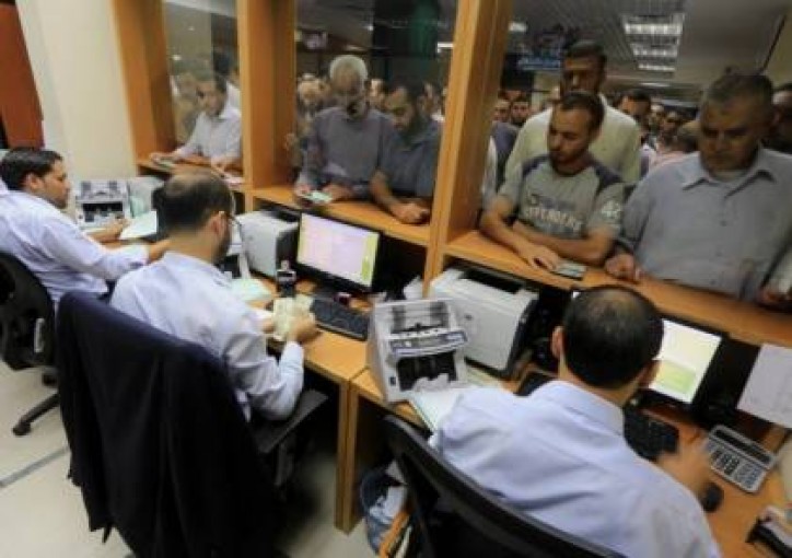 المالية بغزة تصدر توضيحاً هاما حول صرف رواتب موظفيها