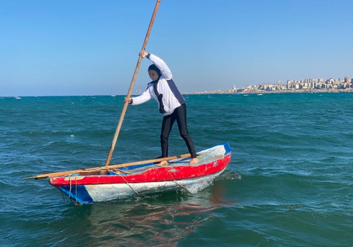 عروس البحر في غزة: تبدع في السباحة وركوب الدراجة والجري
