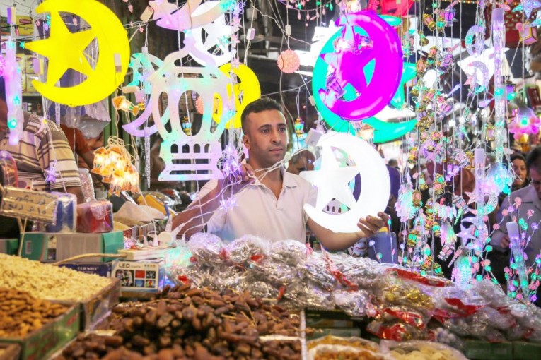 انخفاض على أسعار بضائع عيد الفطر