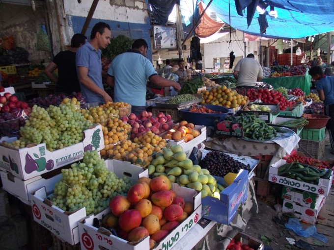 مواطنون يشتكون ارتفاع أسعار الخضروات والدواجن بغزة