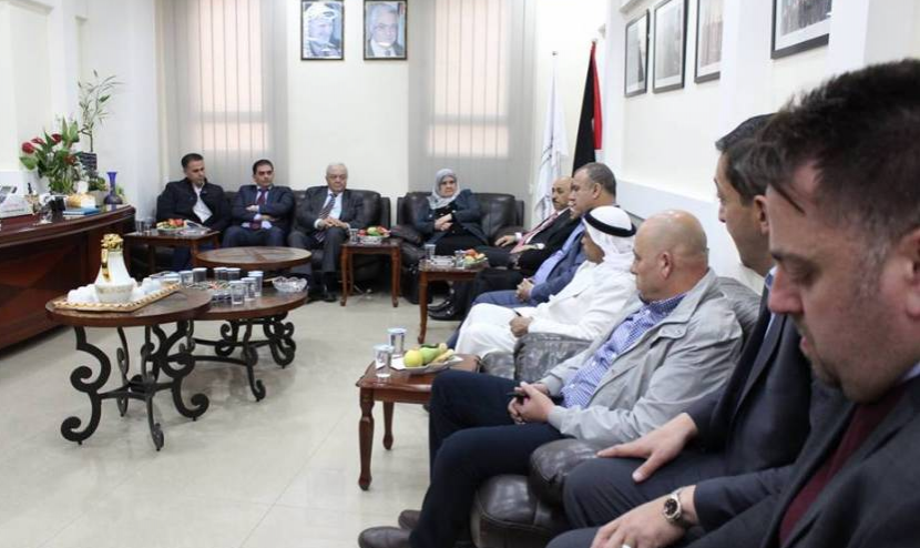 أبو شهلا يشيد بالقطاع الصناعي في الخليل
