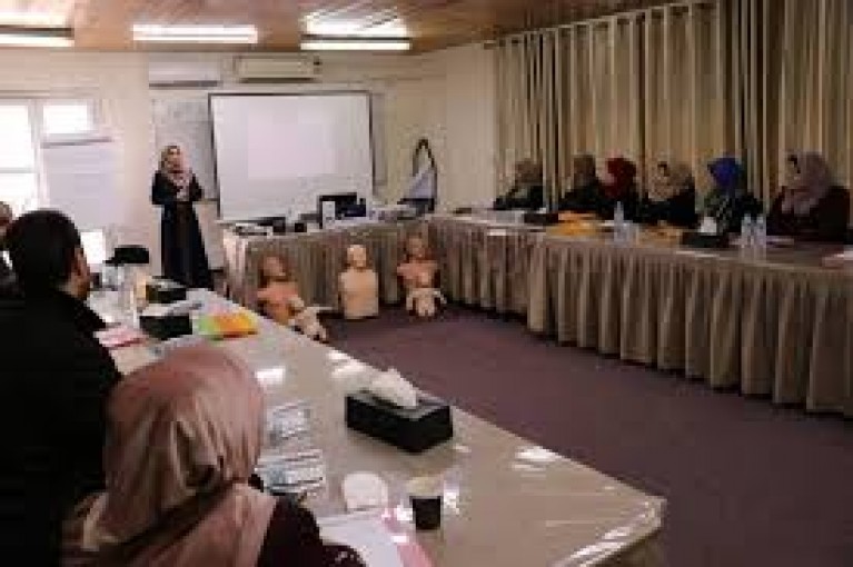 دورات إسعاف أولي وإنعاش القلب لموظفي غزة للصحة النفسية