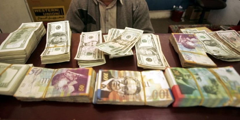 ادخارات المواطنين بالمصارف ترتفع إلى 7.58 مليار دولار
