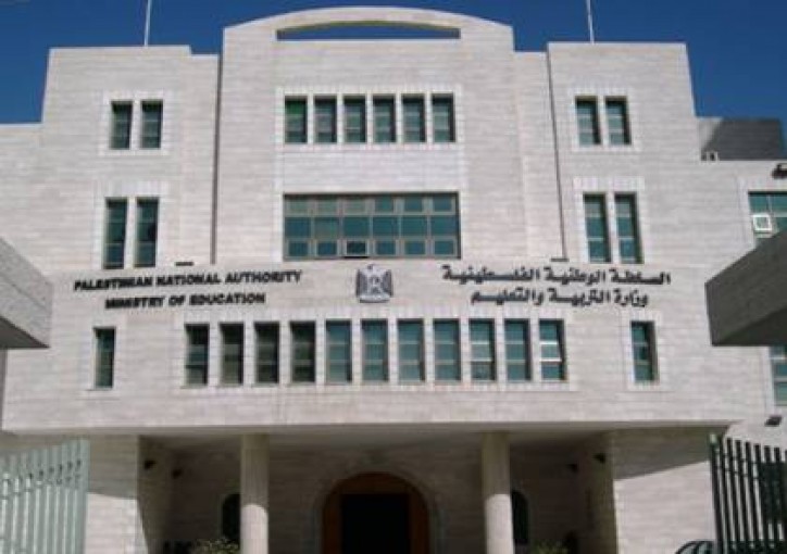 التربية تبحث مع مصادر توسيع مشروع الطاقة الشمسية في المدارس