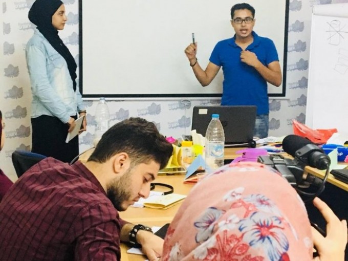 فلسطينيات تختتم دورة تدريبية في إعداد مدربين للمناظرات