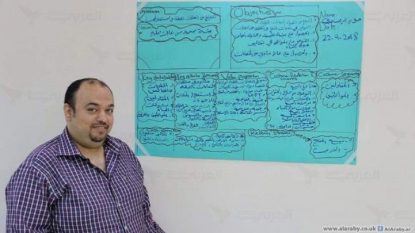 مهندس فلسطيني يحول النفايات الصلبة إلى مواد بناء