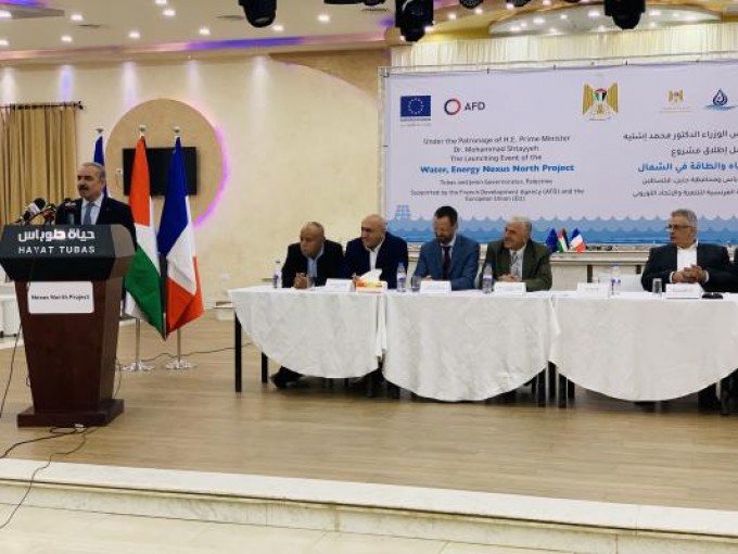 اشتية يضع الحجر الأساس لأول مشروع يربط بين المياه والطاقة في فلسطين