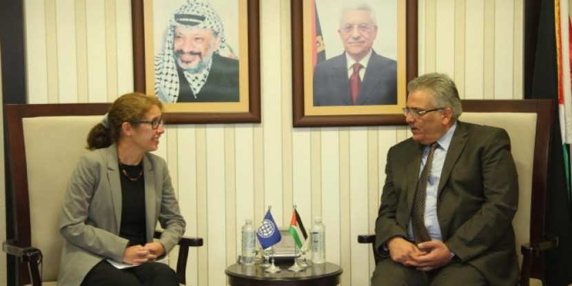 غنيم يبحث مع مديرة بعثة البنك الدولي البرامج والخطط التي تنفذ بالتعاون بينهما