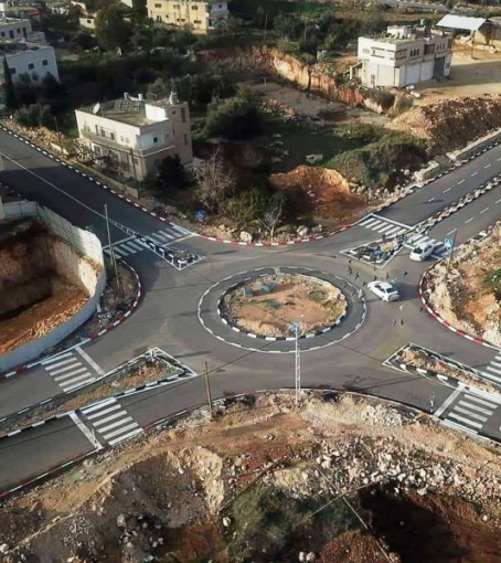 الحساينة : الأشغال تُنجز مشروع اِنشاء طرق رابطة في دورا بمحافظة الخليل