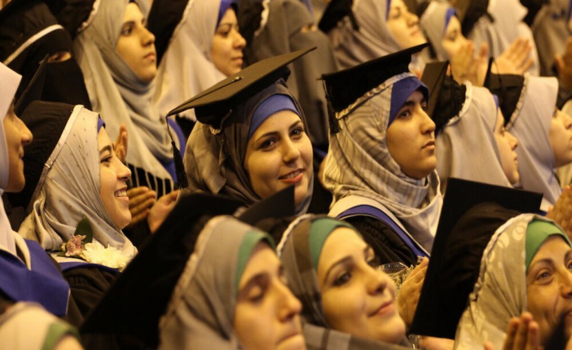 في غزة.. خريجات هربن من البطالة إلى التسويق الالكتروني!