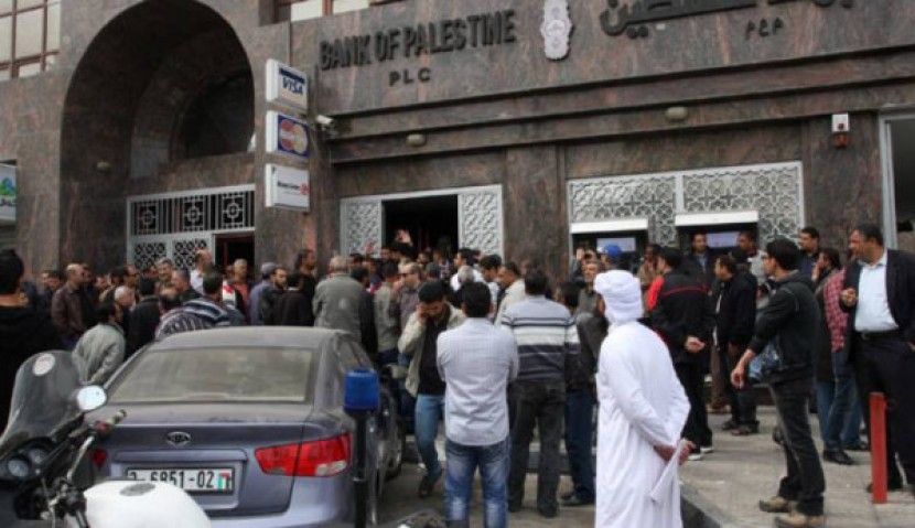 بنكا فلسطين والإسلامي يغلقان جميع فروعهما في قطاع غزة
