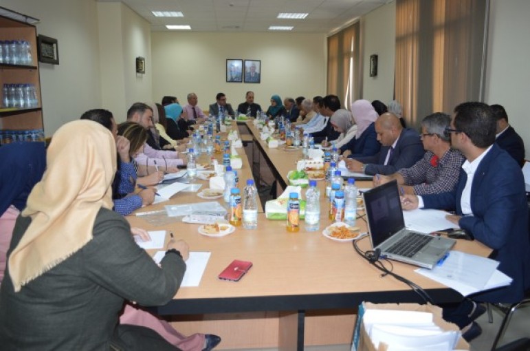 التربية تستكمل إجراءات تنظيم الأيام الإرشادية وتباشر بإعداد دليل الطالب للتعليم العالي