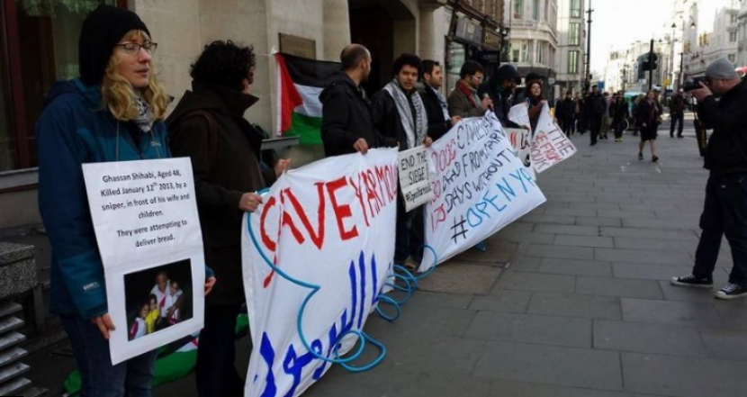 فلسطينيون يعتصمون أمام مفوضية اللاجئين بتايلند احتجاجًا على تجاهلهم