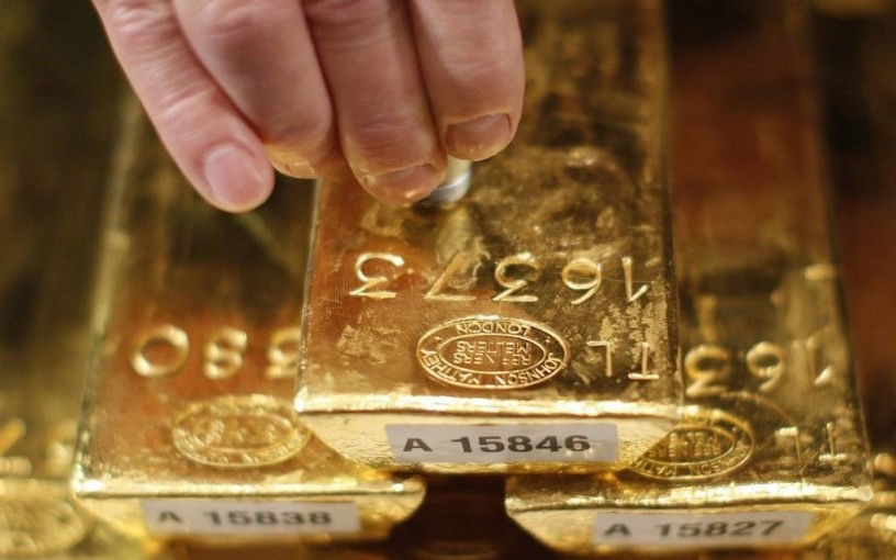 الذهب يتراجع أدنى 1500 دولار ليسجل خسائر أسبوعية