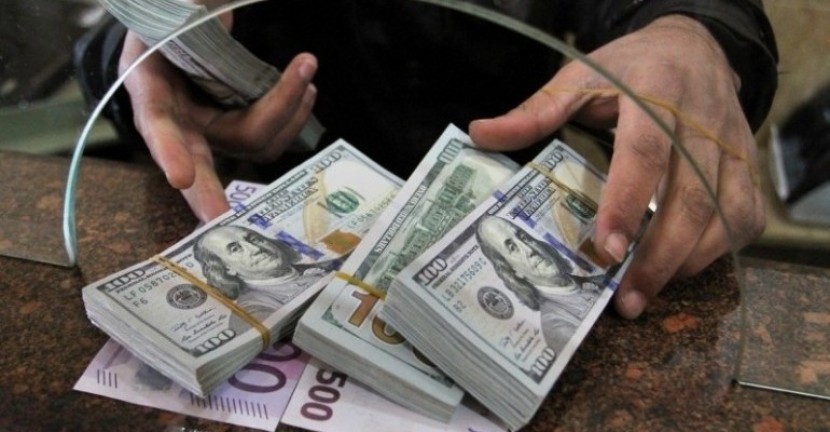 اسرائيل توافق على طلب قطر العاجل بإدخال أموال رواتب الموظفين لغزة