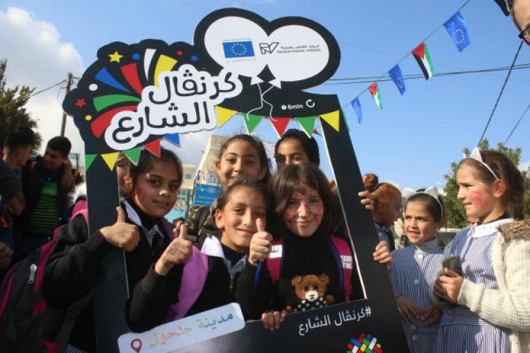 كرنفال الشارع: قافلة ثقافية تطلقها الرؤيا الفلسطينية في حلحول