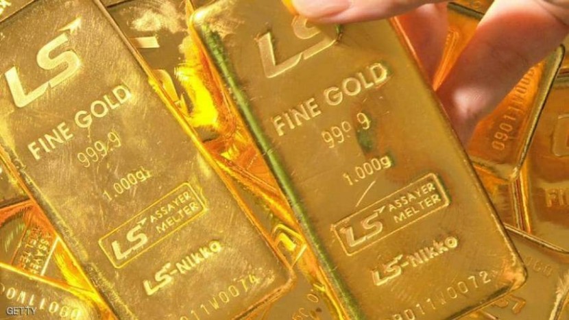 البيانات الأميركية تهبط بالذهب وتصعد بالدولار