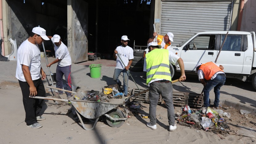بلدية غزة تنجز مشروع تنظيف برك وشبكات مياه الأمطار