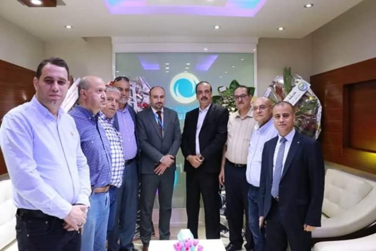 وفد من جمعية رجال الأعمال يزور الاتصالات الفلسطينية للتهنئة بتعين مديرها الجديد