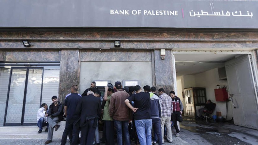 الحكومة الفلسطينيّة تفتح باب المنافسة أمام البنوك لجباية الإيرادات الحكوميّة