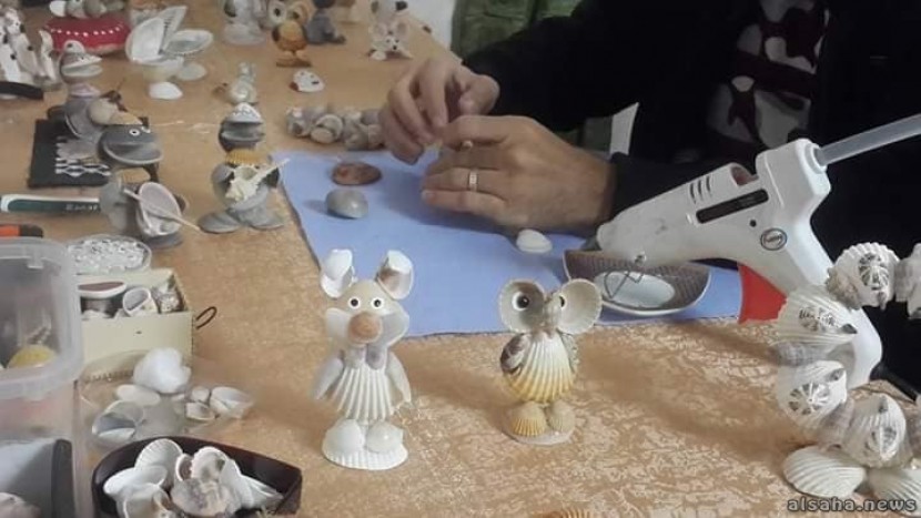 أحمد المدهون من غزة.. يبدع في صناعة المجسمات من أصداف البحر