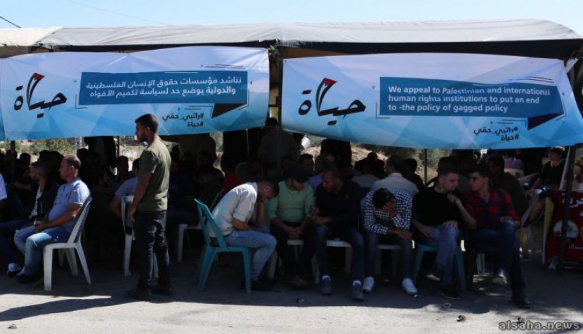 موظفو السلطة المقطوعة رواتبهم بغزة يُعلِّقون اعتصامهم