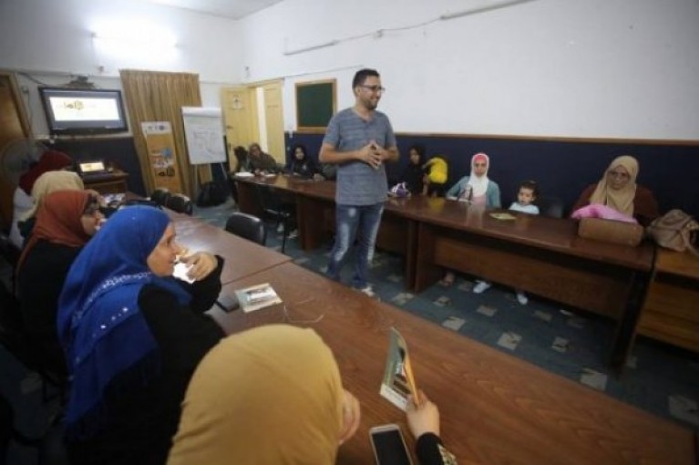 المعهد الفلسطيني للاتصال والتنمية يعرض فيلمين حول المرأة