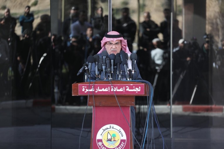 العمادي أبلغ الفصائل بصعوبة تجديد المنحة القطرية لغزة