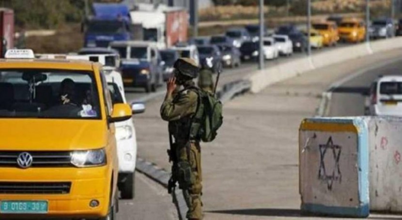 الاحتلال يعيق تحركات المواطنين في محافظة الخليل