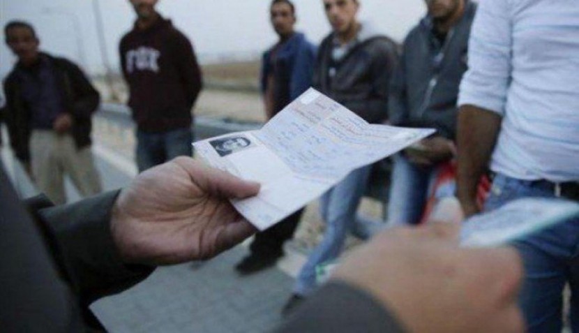 130 مليون شيكل يدفعها العمال الفلسطينيين شهرياً لسماسرة التصاريح