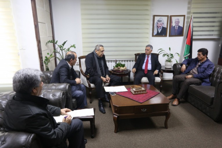 وزير الحكم المحلي يطلع على احتياجات بلدية عنبتا من المشاريع التطويرية