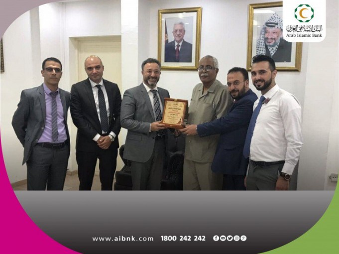 البنك الإسلامي العربي يزور بلدية جنين