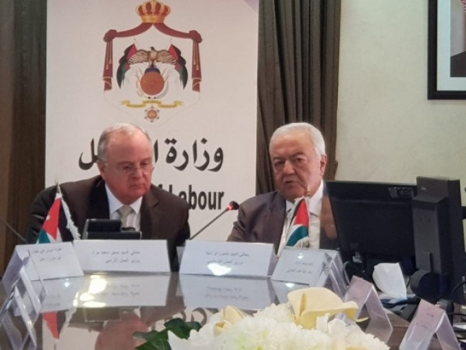 أبو شهلا يبحث مع نظيره الأردني التعاون الثنائي بين البلدين