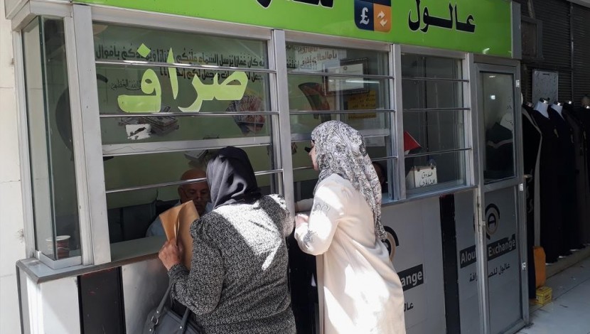 هكذا فاقم الدولار معاناة الفلسطينيين