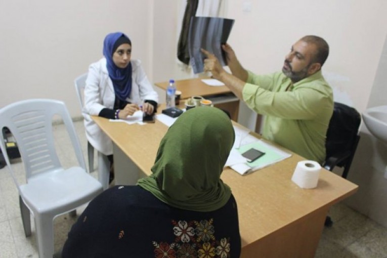 لجان الرعاية الصحية بغزة ينفذ يوم طبي مجاني تخصص جراحة العظام
