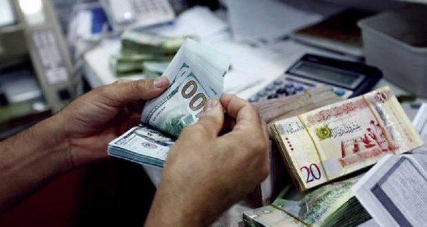 بسبب نقص السيولة النقدية.. تخوفات من بروز أزمات جديدة في قطاع غزة