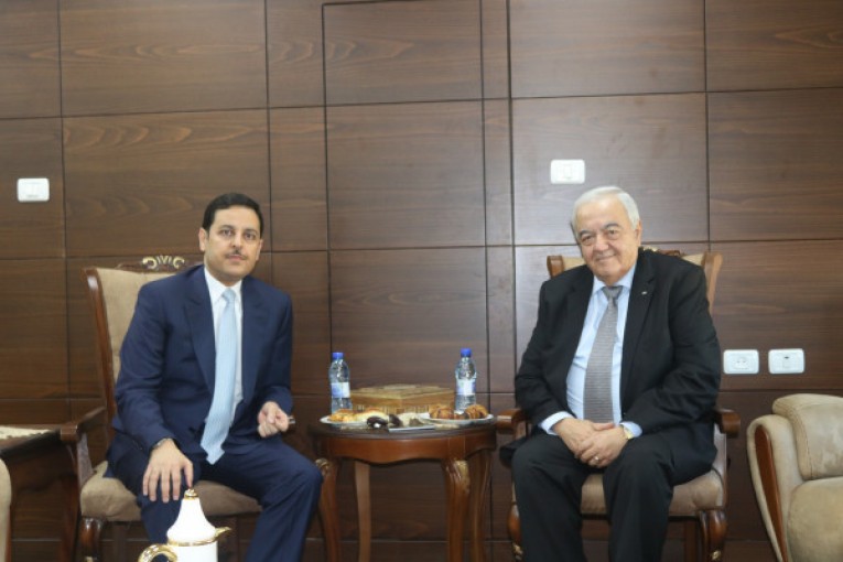 وزير العمل أبو شهلا يبحث مع السفير الأردني قضايا التعاون المشترك