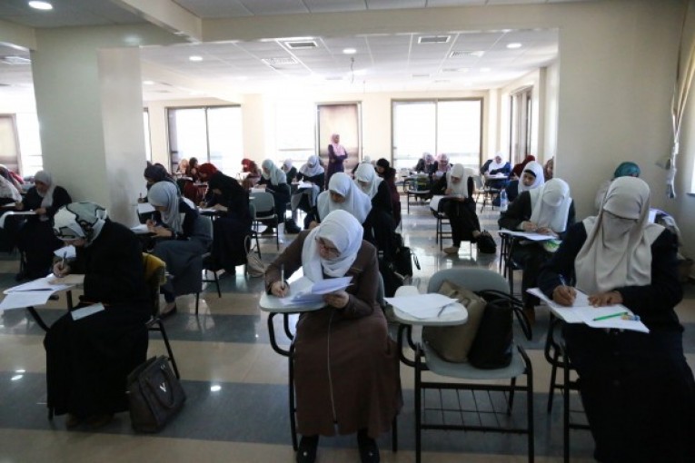 مديرية أوقاف رام الله والبيرة تعقد امتحاناً لطلبتها في الكلية العصرية الجامعية