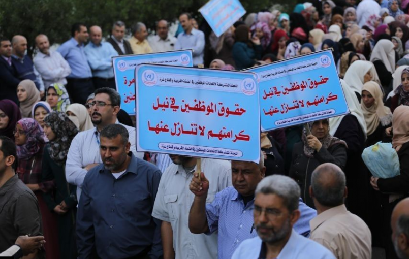 13 ألف موظف اونروا يخرجون الى شوارع غزة والاثنين المقبل اضراب شامل