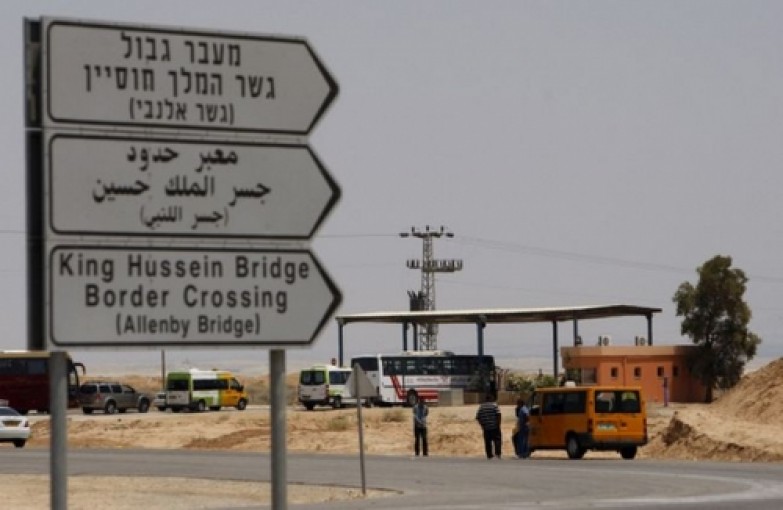 سلطات الاحتلال تمنع 17 مواطن من السفر أمس الثلاثاء عبر معبر الكرامة