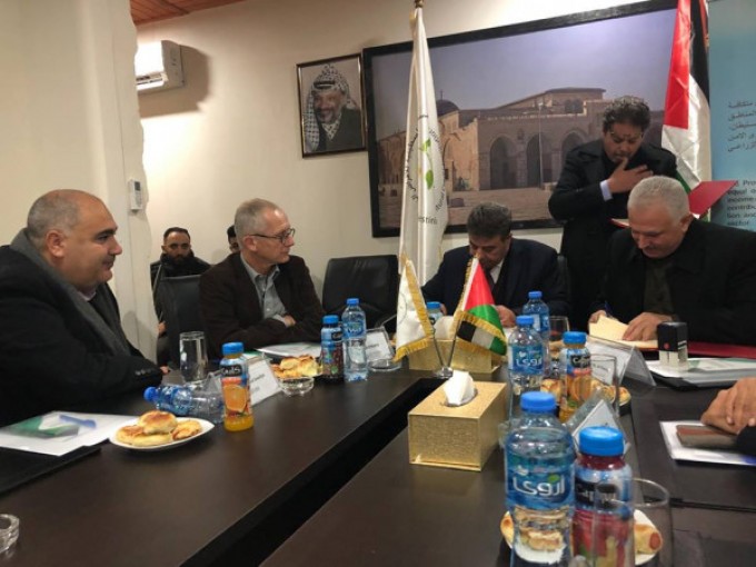 توقيع مذكرة تفاهم بين المؤسسة الفلسطينية للإقراض الزراعي وأوكسفام