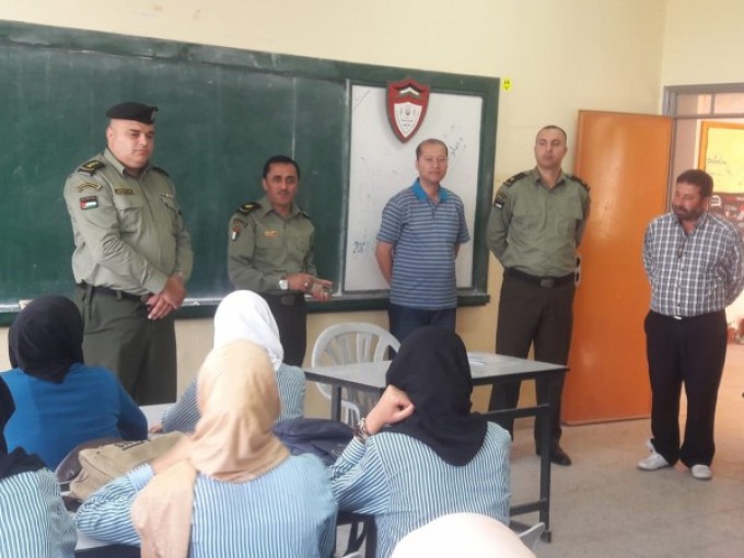 مفوض رام الله والبيرة يجري جولة ميدانية في مدارس دير نظام الثانوية