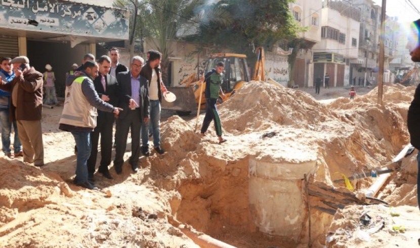 بلدية خانيونس تشرع بتطوير شارع القدرة في حي الأمل